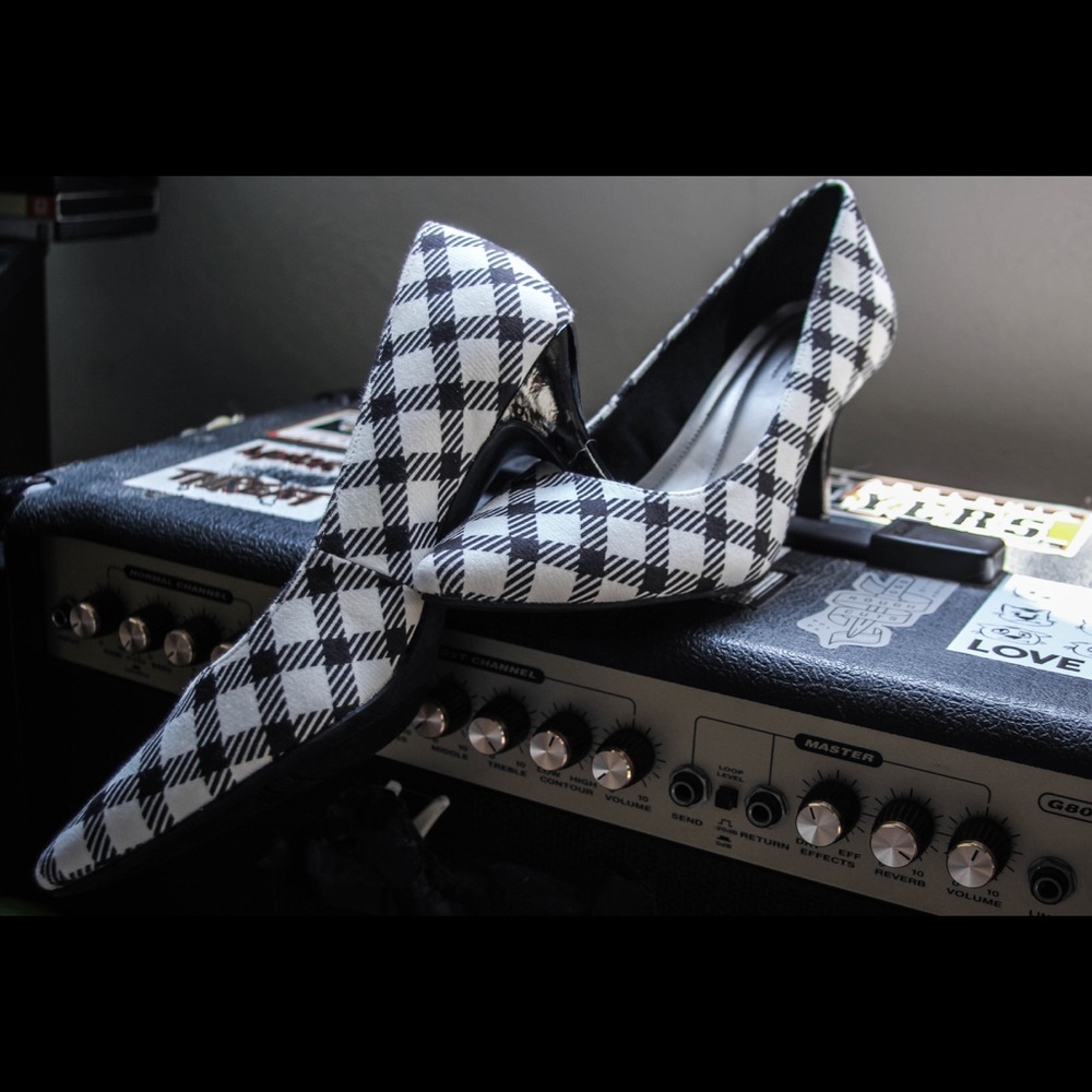 Black and white plaid pumps size 9 NEW